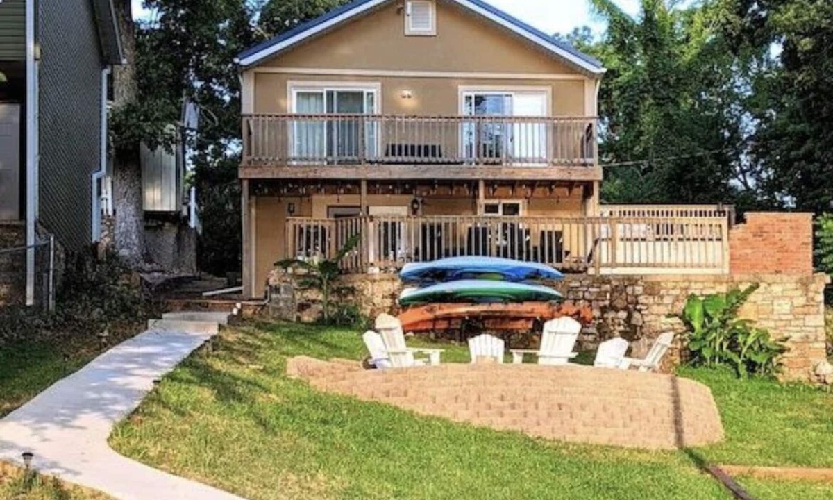 Sunrise Beach House | LOZ Oasis with Kayaks, Private Dock, Fire Pit & more!