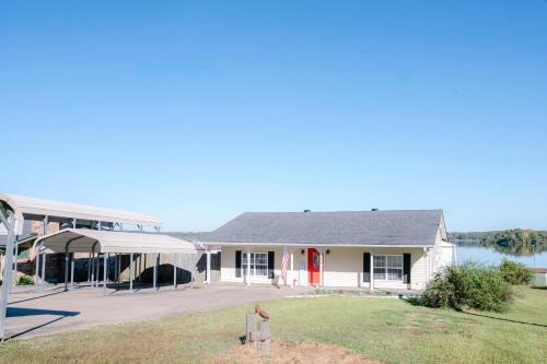 Long Branch House | Lozano Lake House