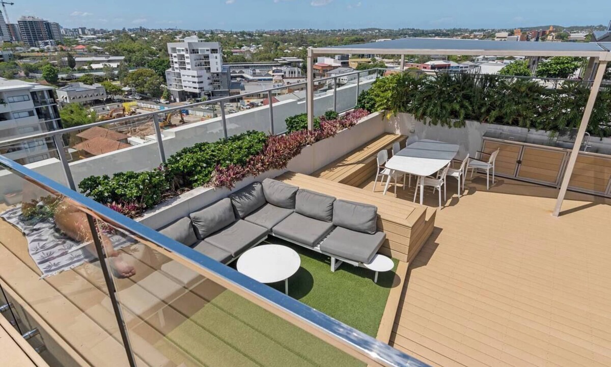 Greenslopes Resort | LP501: 2 Bedroom 2 Bathroom with Parking