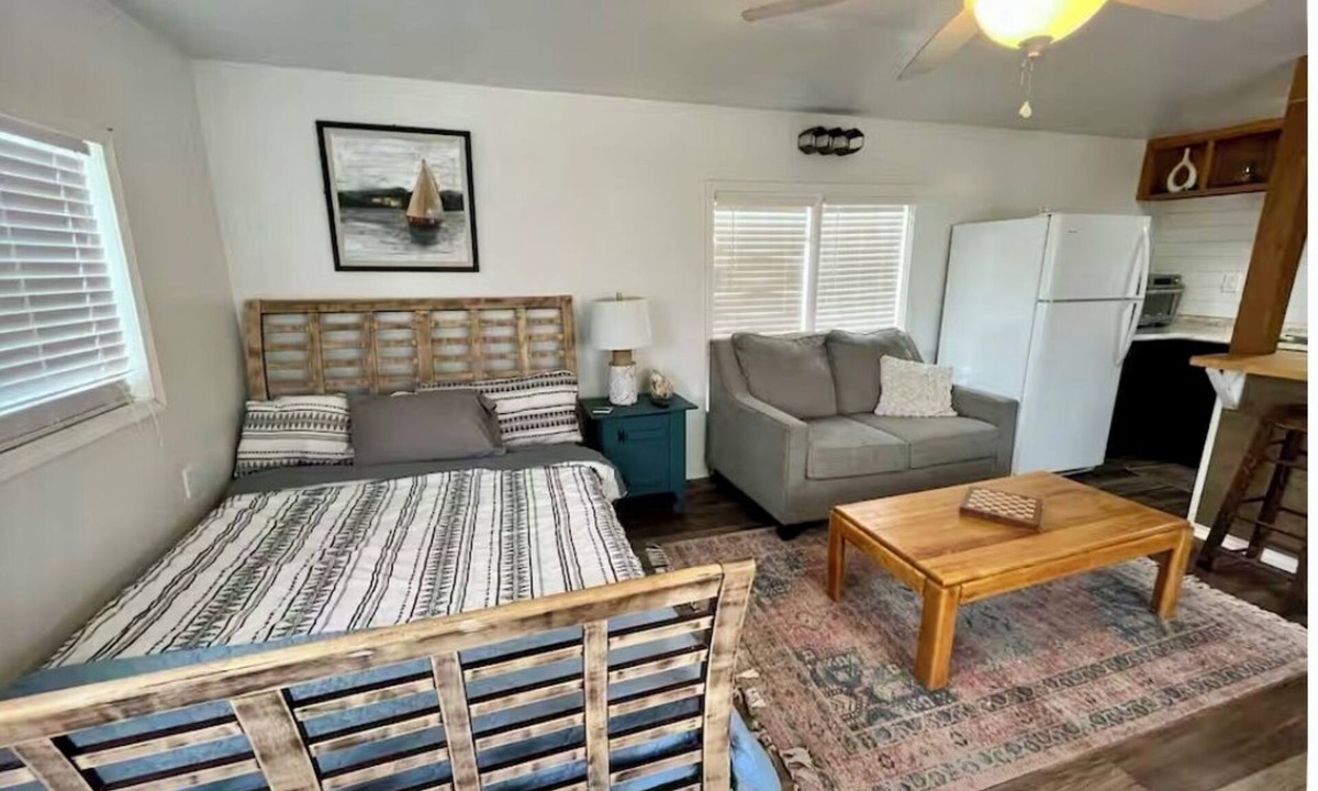 Grove Cottage | LPC 4 Vintage Fishing Cabin, Lake View, Boat Parking, near boat ramp, slps 2