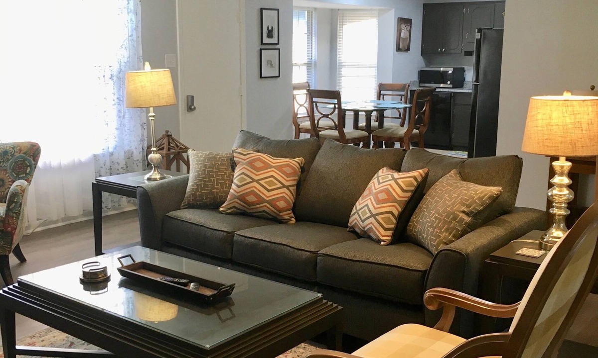 Gravel Ridge House | LRAFB Cozy CrashPad 1.5 m from back gate of Air Base!