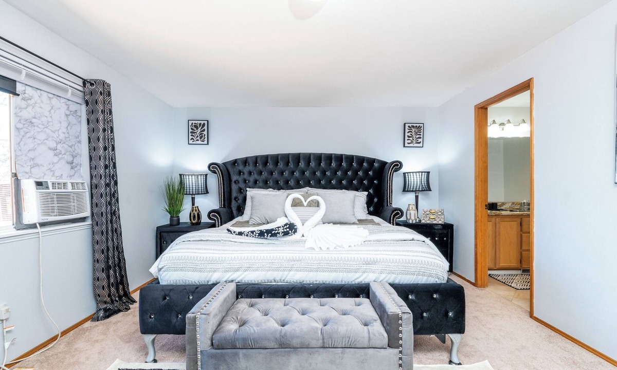 West Lake Stevens House | LS2: DESIRED VILLA: single level rambler w hot tub