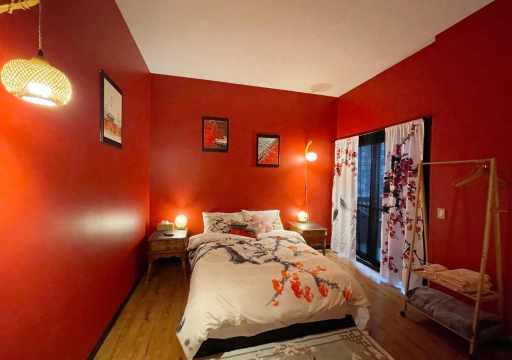 Northwest Calgary House | Lu Yao Inn OP