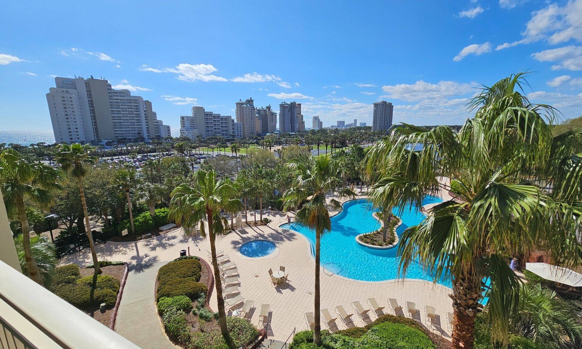 Sandestin Condo | Luau Two 6426 Studio, balcony, tram, wifi. Awesome Views!