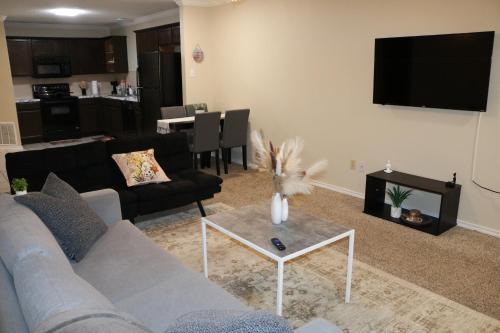 North by Northwest House | Lubbock haven Rooms with individual Bathrooms