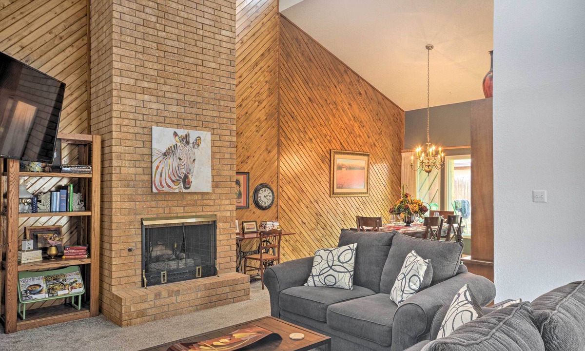 Heart of Lubbock House | Lubbock Townhome w/Grill Near TTU & Downtown!