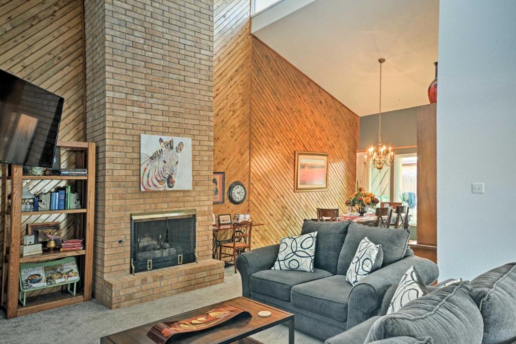 Heart of Lubbock House | Lubbock Townhome w/Grill Near TTU & Downtown!
