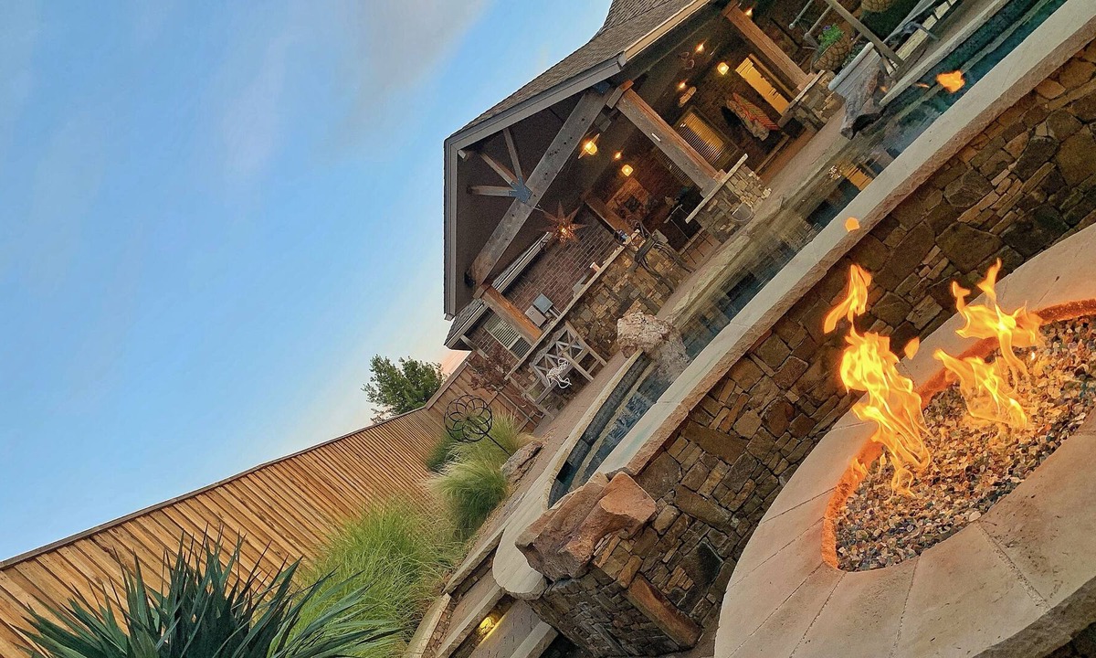 Lubbock House | Lubbock’s #1 Rated Private Luxury Pool w/ Firepit Grill Outdoor Kitchen🔥