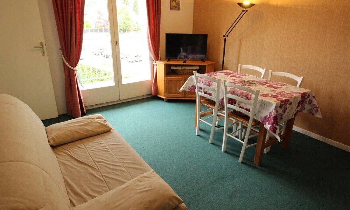 Bagneres-de-Luchon Apartment | Luchon - 1-bedroom apartment for 4 with balcony and parking