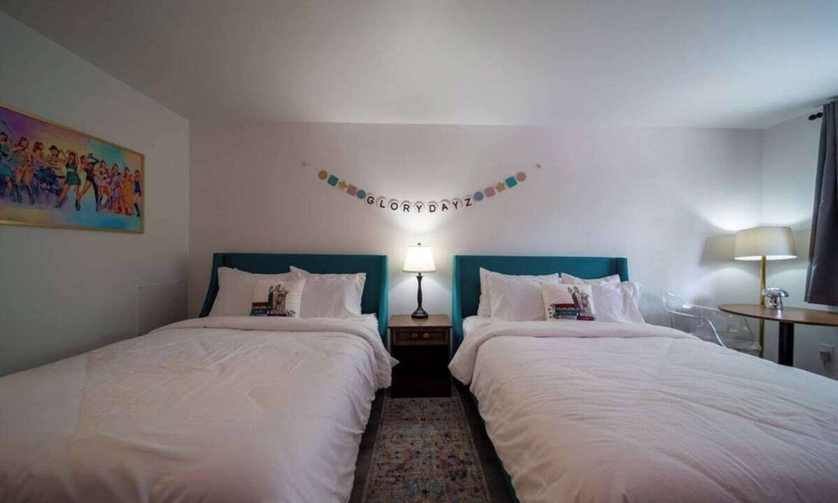 Eureka Springs Historic District Hotel | Lucky #13, room at Glory Dayz!
