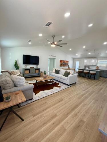 Thackerville House | Lucky Cowboy Lodge Near WinStar - Cozy 3BR Home