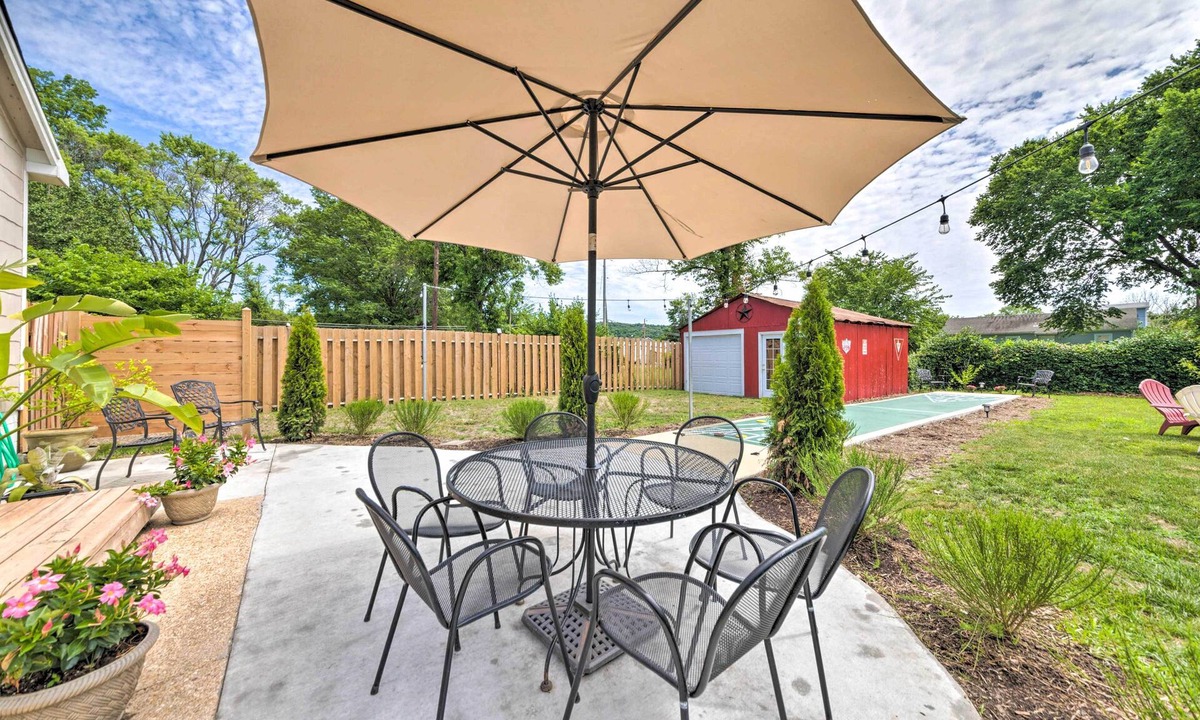 Pacific House | 'Lucky Dawg' Pet-Friendly Abode Near St Louis!