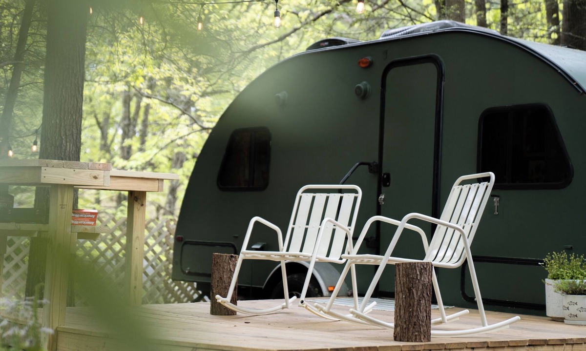 Keslers Cross Lanes House | Lucky Otter Camper - A Cozy Lakeside Nook