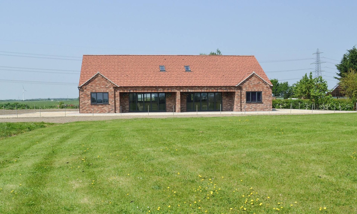 Lincoln Cottage | Lucy's Lodge - UKC2202