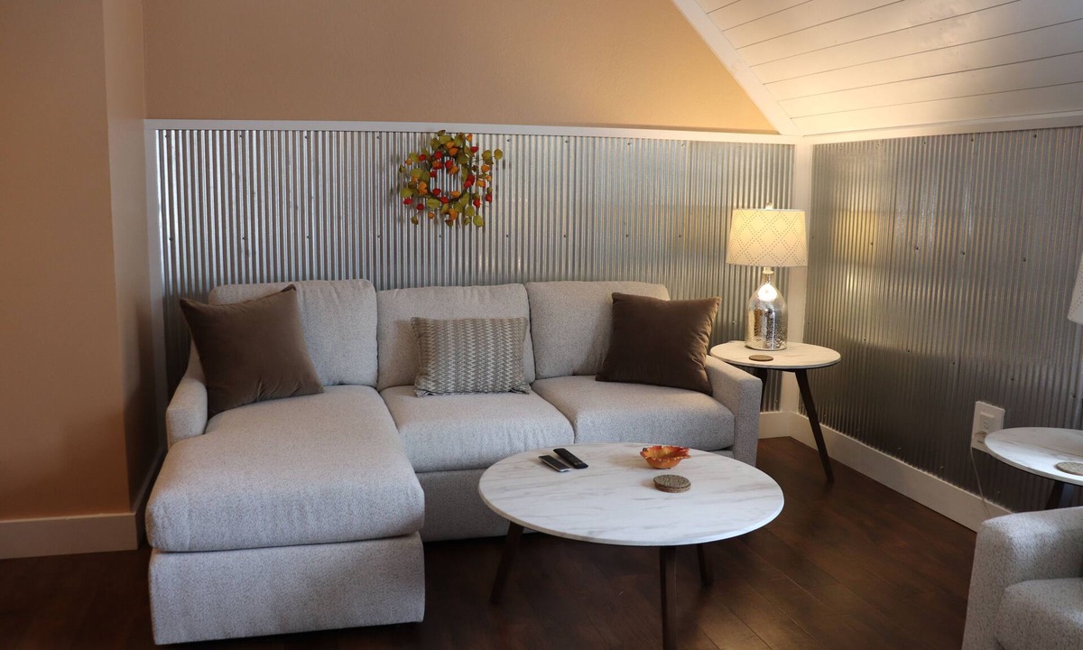Nashville Apartment | Lucy's Loft above the Nashville Fudge Kitchen in the heart of Nashville, Indiana
