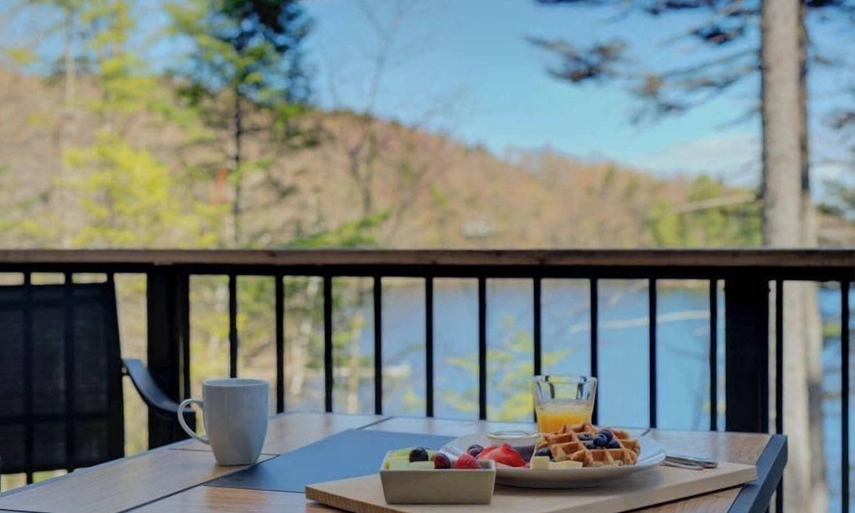 Lac-aux-Sables Ski Chalet | Luft Skift Spa - Waterfront & Private Spa
