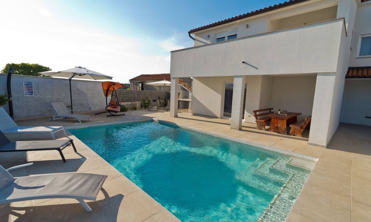 Skatari House | Luka mit Pool, gelegen in Pula by Interhome