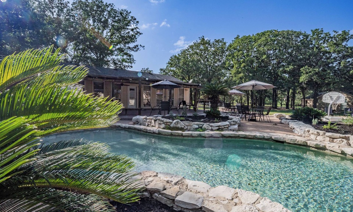 Luling Other | Luling Ranch-Pool-Pool Table-FoosBall-Sleeps 20!