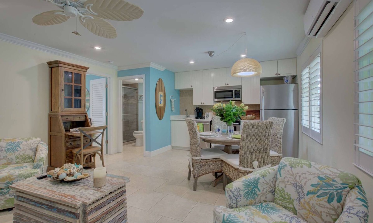 Siesta Key Village Condo | LuLu Kemp Ridley | Heated Pool | BBQ | 4 Min Walk to Beach | Near Shops | Downstairs