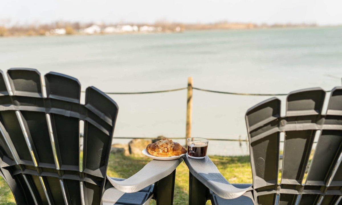Port Weller House | Luma Lakehouse Icewine Lakefront | Deck + Hot Tub