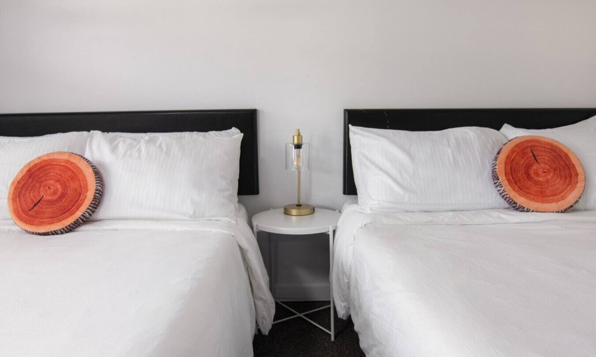 Balsam Lake Bed & Breakfast | Lumber Jill Lodge - Double Deluxe Room