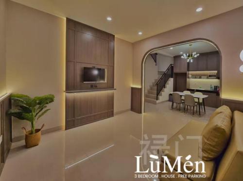 Old Jakarta House | LuMen By SanLiving - 3BR - NICE Expo - Free Parking