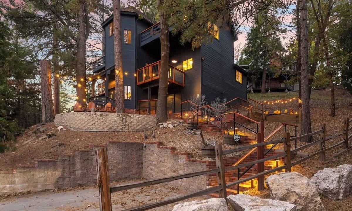 Blue Jay House | Lumiere Cabin
