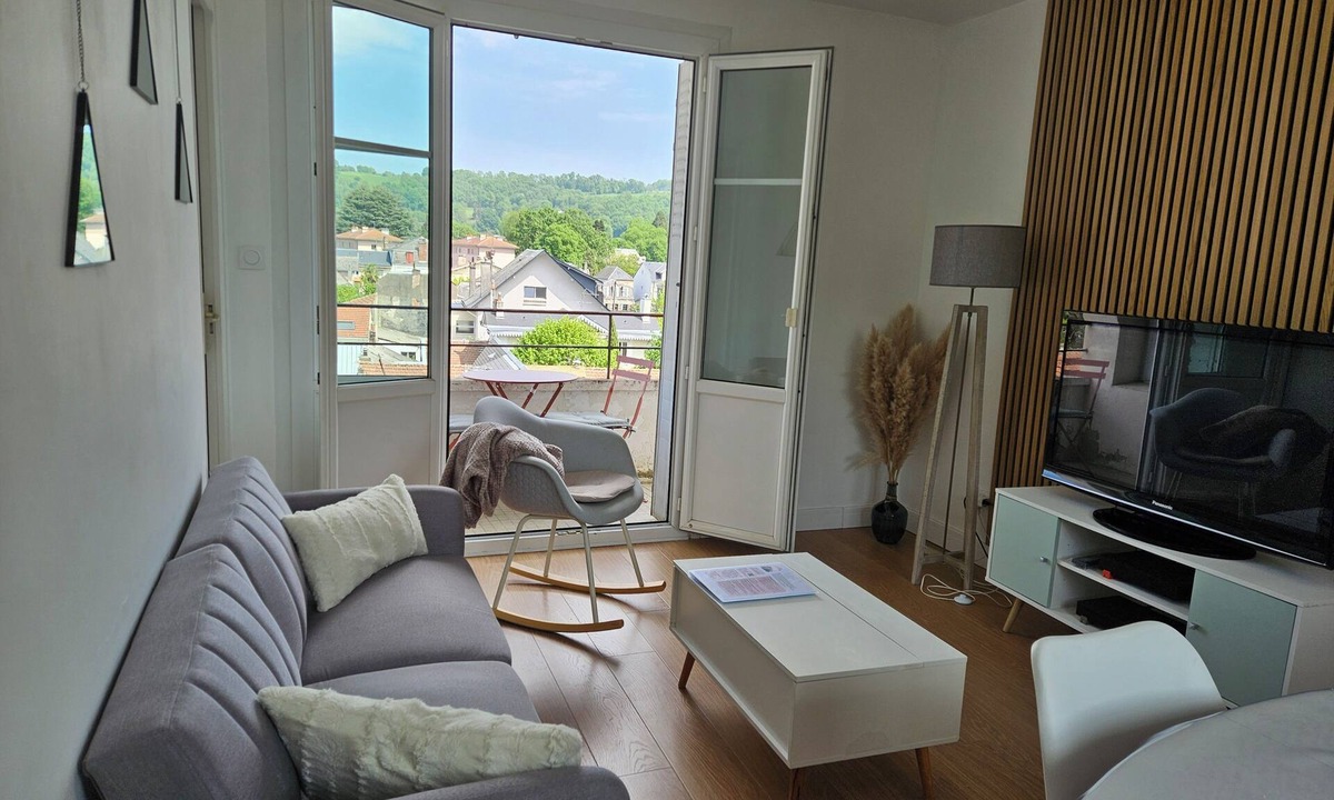 Bagneres-de-Bigorre Apartment | Luminous cocoon