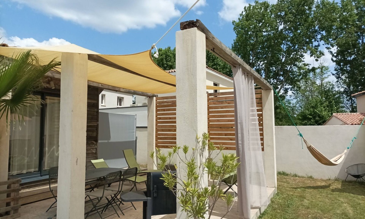 Cournonsec Villa | LUMINOUS, ECOLOGICAL: WOODEN HOUSE WITH PRIVATE POOL