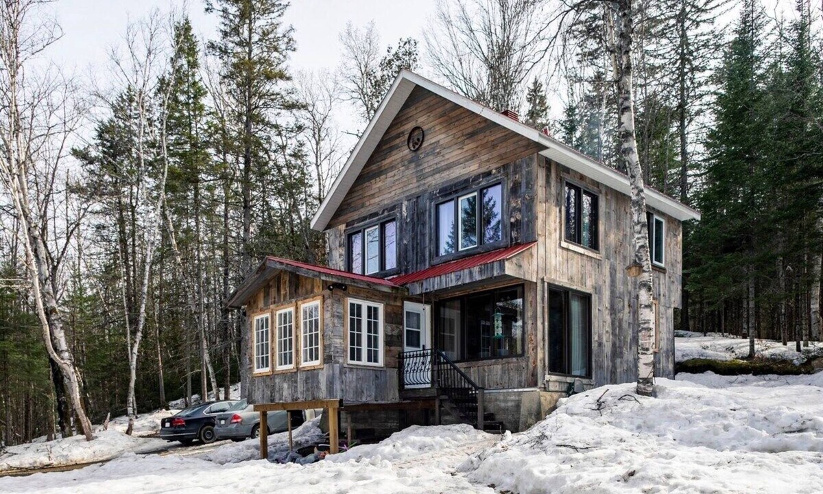 Sainte-Beatrix Ski Chalet | Luna Cottage - Peaceful forest and calm river