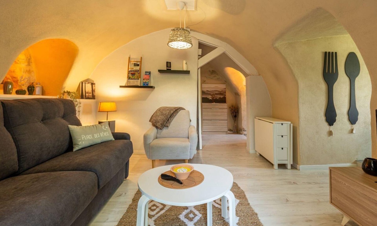 Les Moulins House | Luna Estella Estate