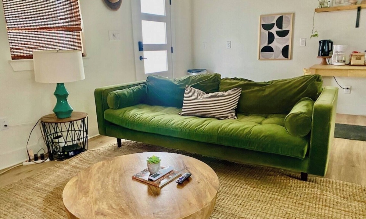 Montopolis House | Luna House | Close to Airport | Kitchenette
