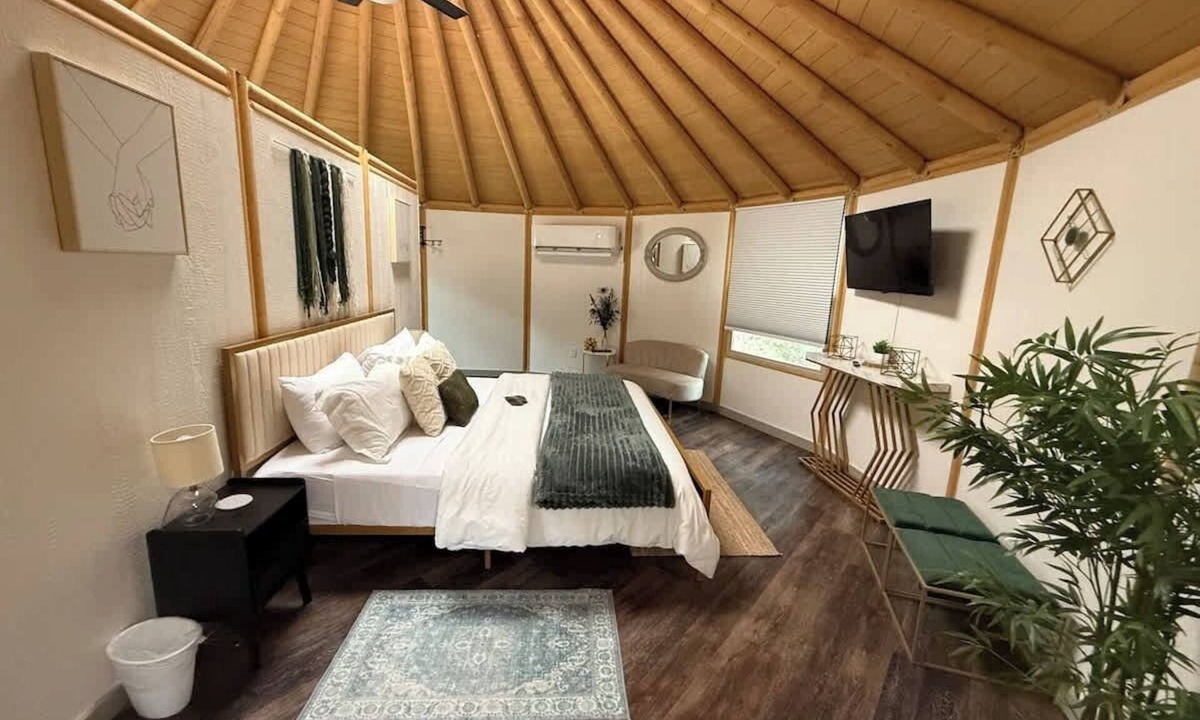 Canyon Lake Cabin | Luna Luxury Yurt-Cabin - Canyon Lake - Hot Tub