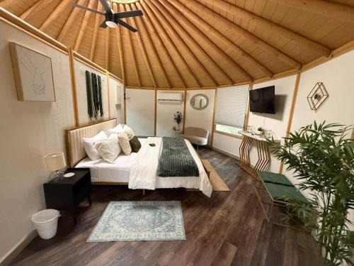 Canyon Lake House | Luna Luxury Yurt-Cabin - Canyon Lake - Hot Tub