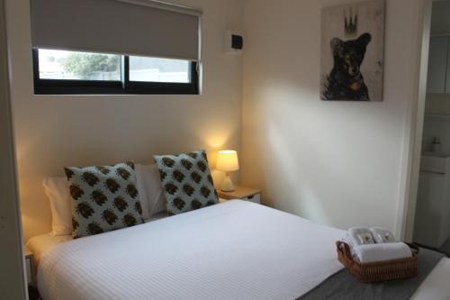 Parkes Hotel | Lunar Cabins