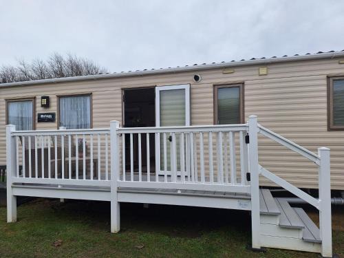 Hopton Resort | Lunas Seaside Haven