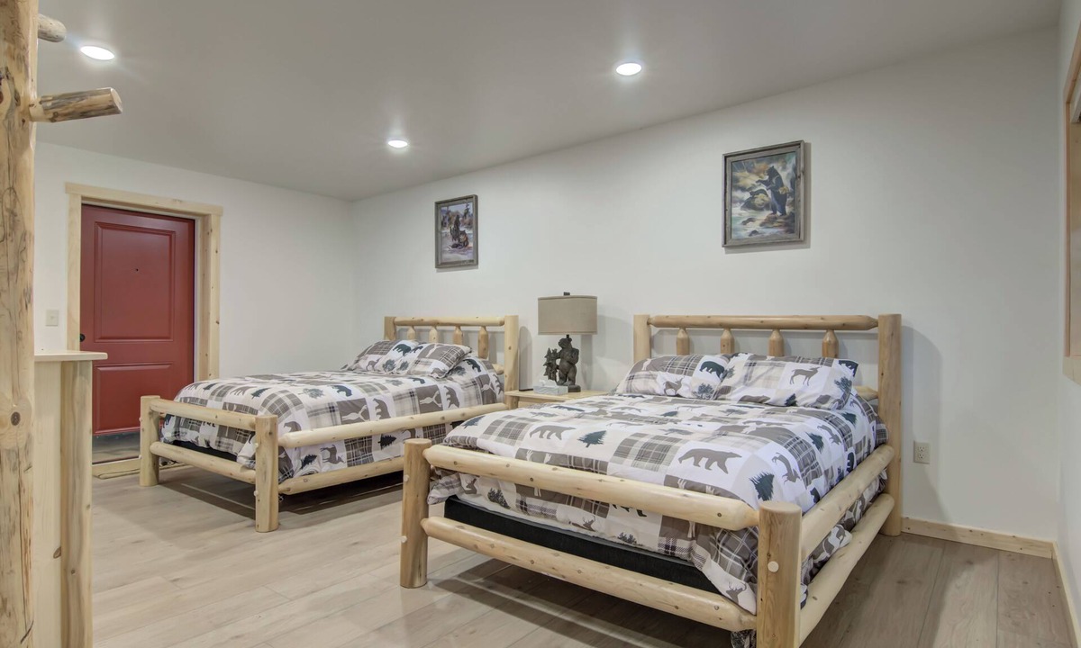 Drummond Cabin | Lundy's Black Bear - Blair Oaks