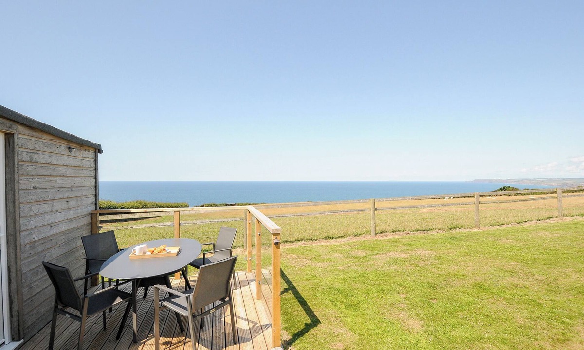 Widemouth Bay Cottage | Lundy View Chalet