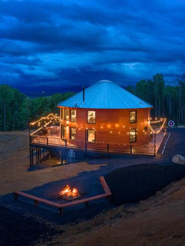 Stanley Villa | Luray Yurt - World's Largest Yurt - Sleeps 16, Hot Tub, Sauna, Pond