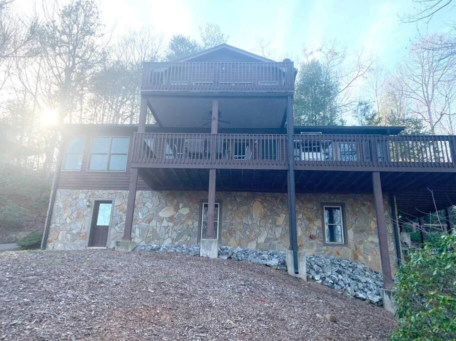 Lake Lure House | Lure Me Inn - WALK to all resort amenities