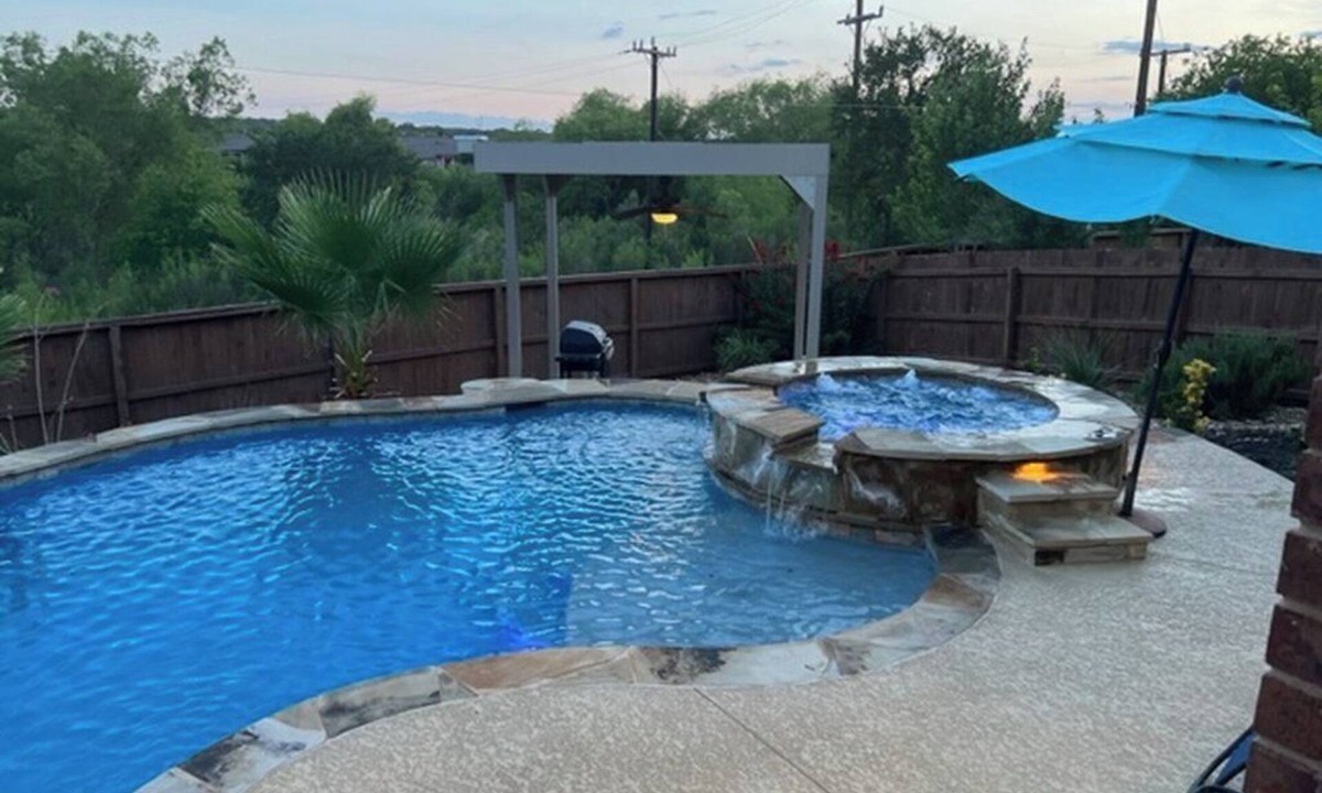 San Antonio Villa | Lush 7-Bedroom, Heated pool, Spa, Home theater, Game room, St2n