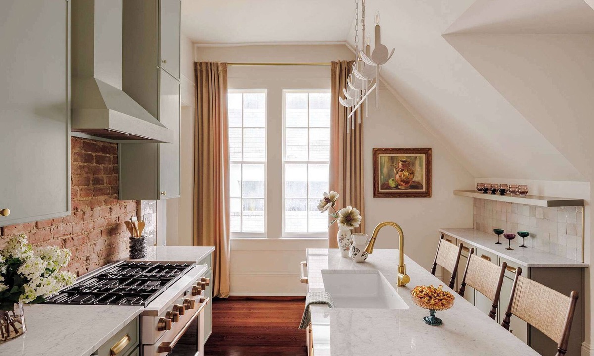 Touro Hotel | Lush Garden District Suite | Shared Outdoor Space