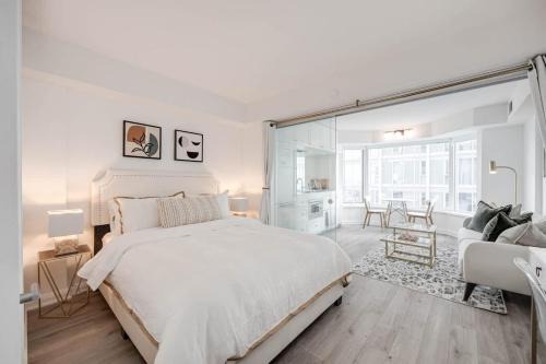 Bloor-Yorkville House | Lux 1BR Yorkville Condo Fast WiFi and Work Desk