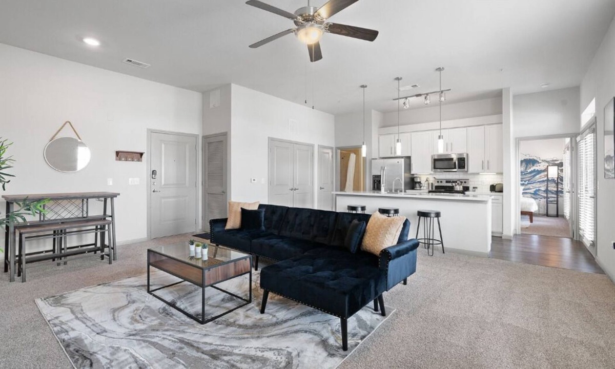 Montopolis Apartment | LUX 2B2B Apt Near Heart of Austin w/Pool & Parking