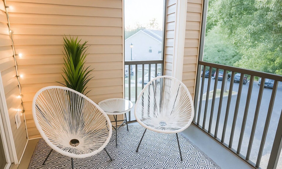 Ferry Pass Apartment | Lux 2BR 2BA mins from the water