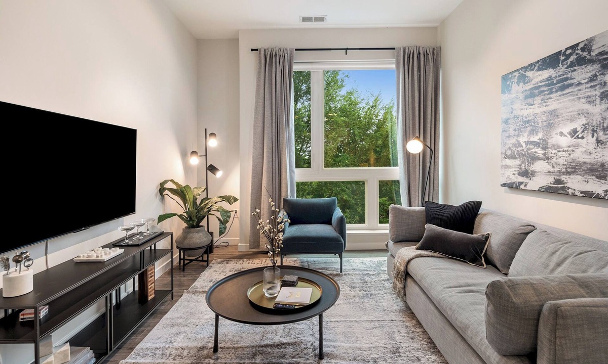 The Hill Apartment | Lux 2BR Apt Downtown at Yale