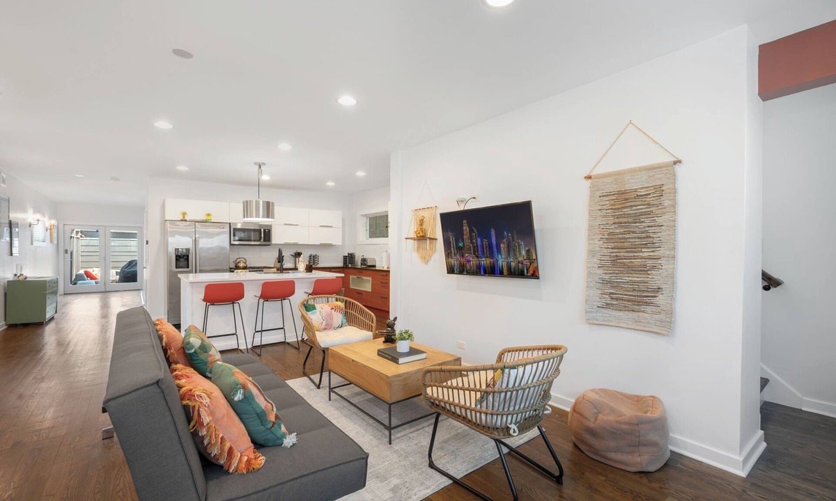 Wicker Park House | LUX 3-Level Chicago Home +garage & patio