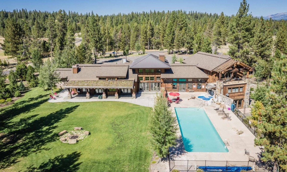 McCall House | Lux 4 Season Retreat! River Lodge w/Outdoor Pool, Sauna, & Gym! High End Furnishings Throughout!