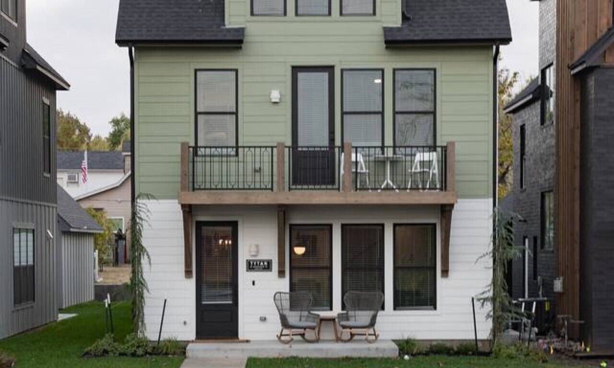 Broken Arrow House | Lux 4BR Downtown Home Walk Rose District Sleeps 10