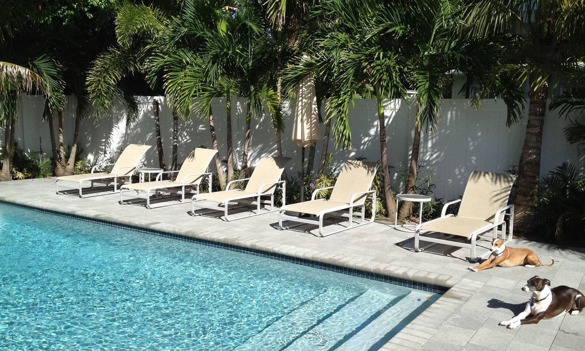 Lauderdale Beach House | Lux accommodations, close to everything!